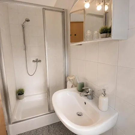Messeappartementhaus Direkt An Der A7 Гостевой дом 3*