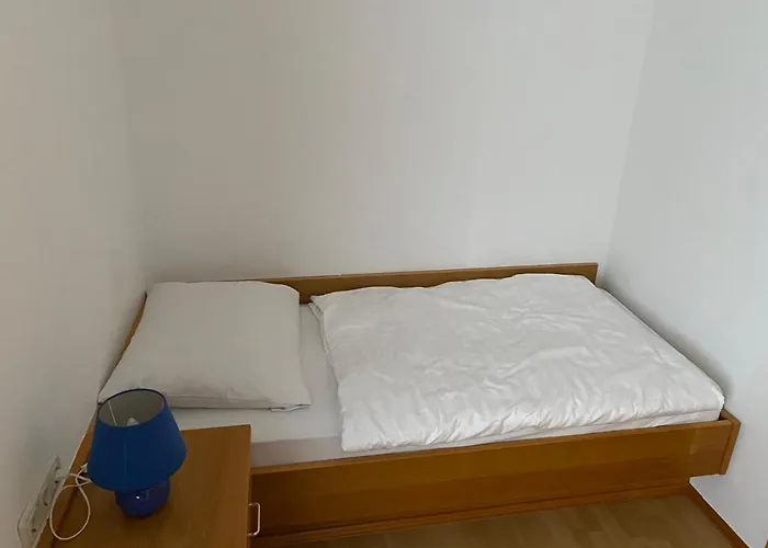 Messeappartementhaus Direkt An Der A7 בית הארחה 3*